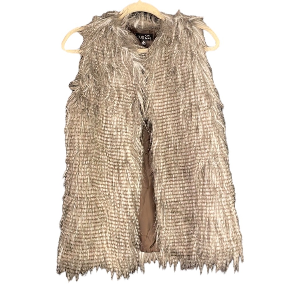 Gorgeous Rue21 Faux Fur CoverUp